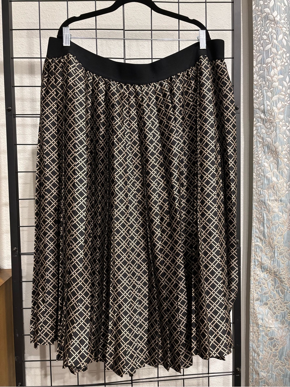 Lane Bryant Black and Gold Geometric Pleated Midi Skirt